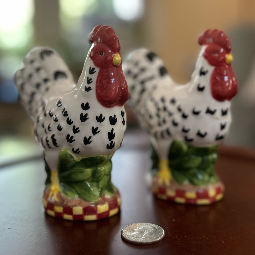 Farmhouse Chicken/Rooster – Ceramic Salt & Pepper Pair🐓 - Picture 5 of 6